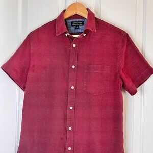 Classic Comfort: Banana Republic Short Sleeve Shirt (S)